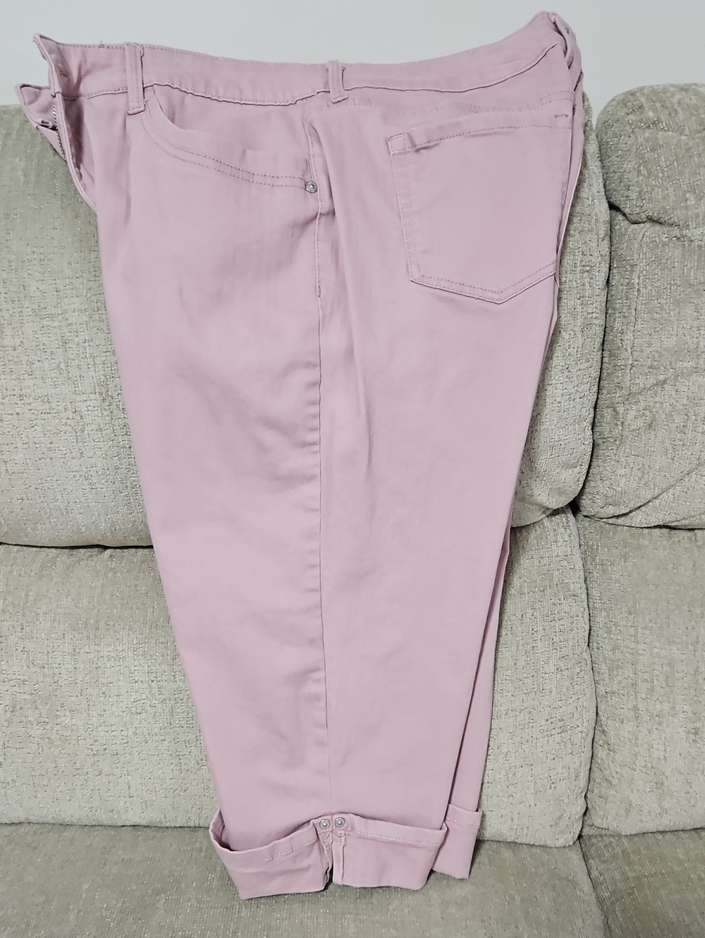 Gloria Vanderbilt Cropped Jeans in Light Pink